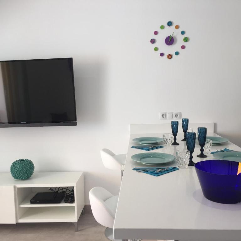 Las Arenas - apartamento moderno con vistas al mar y WiFi veloz de fibra óptica - One-Bedroom Apartment - 18