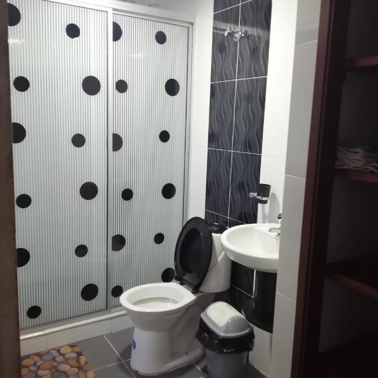 Hostal Apartamentos Delgado - Habitación Doble con baño privado - 11