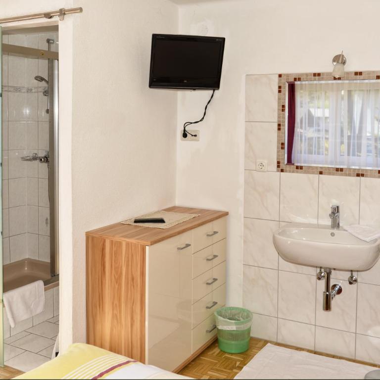 Haus Gabriela - Doppelzimmer mit Balkon - 1