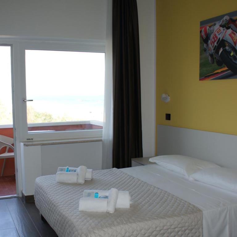 Hotel Palazzo Caveja - Camera Tripla con Vista Mare Laterale - 1