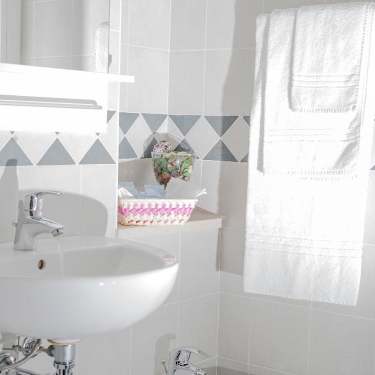Hotel Geminus B&B - Camera Matrimoniale - 8