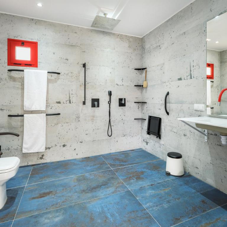 Poolvilla with Oceanview (wheelchair accessible/pool lift) - Three-Bedroom Villa - 26