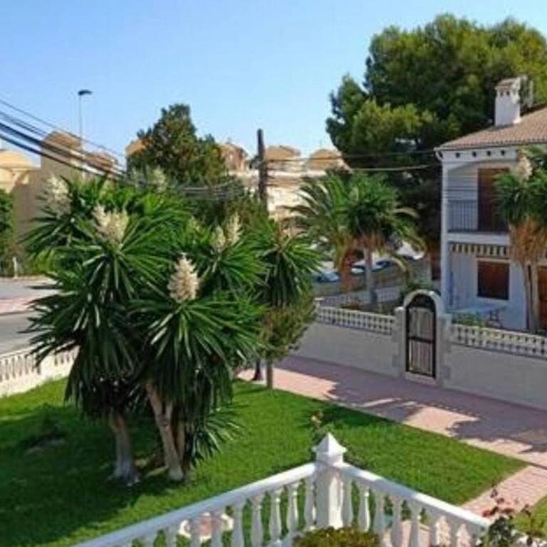 Casa Makis - Three-Bedroom House - 17