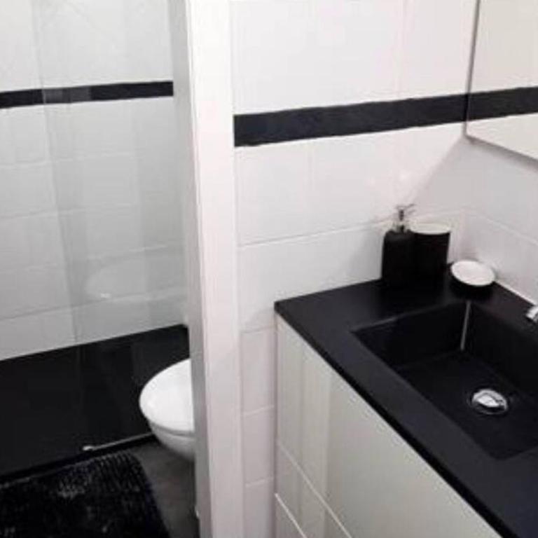 Casa Makis - Three-Bedroom House - 13