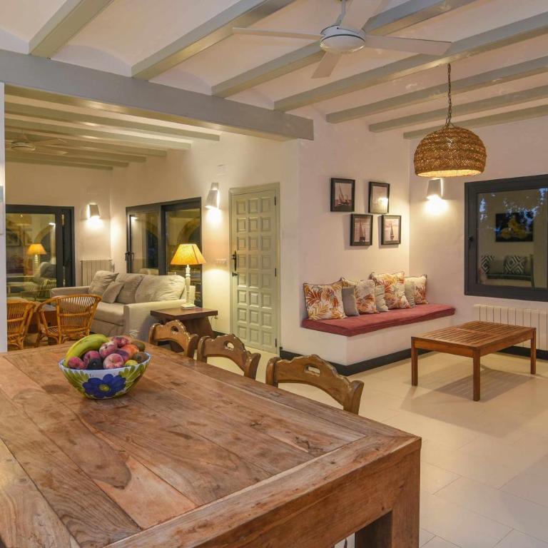 Bonita stay B Light Piscina climatizada, bbq, wifi - Casa de 4 dormitorios - 16