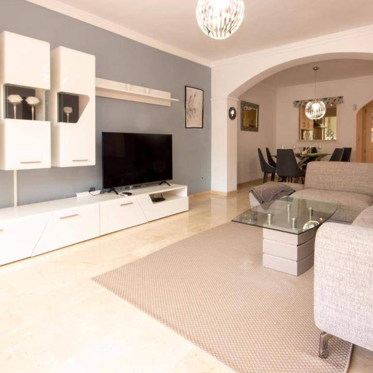 Ground Floor Apartment, Los Jardines de Santa Maria Elviria - Apartamento de 2 dormitorios - 1