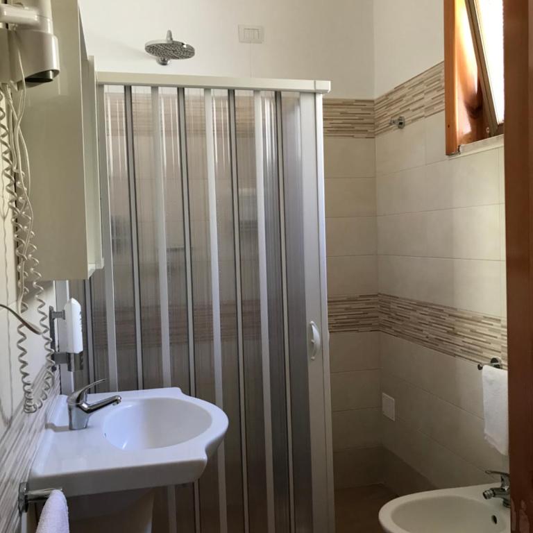 Albergo Europa - Camera Budget Doppia con Letti Singoli - 24