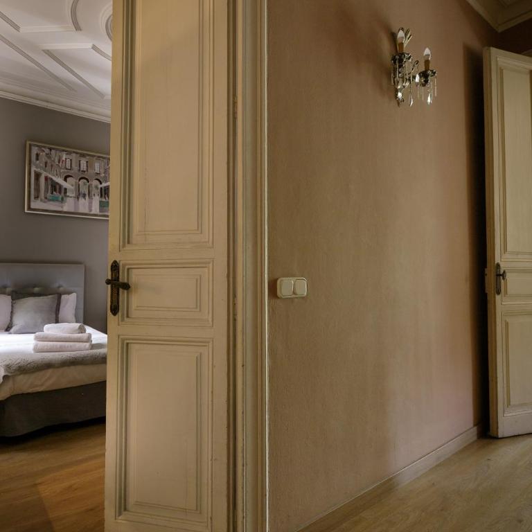Enjoy Apartments Gran Via - Two-Bedroom Apartment - 12