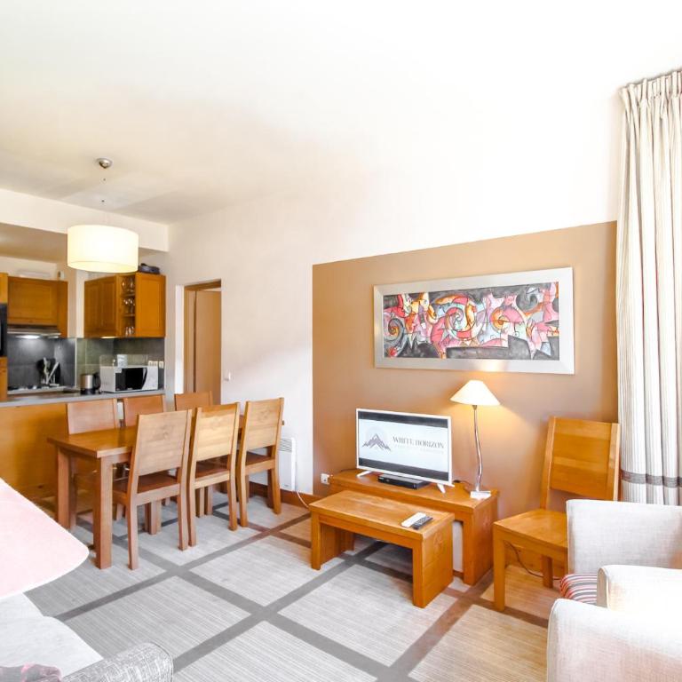 Bright spacious two bed South facing family apartment - Appartement avec Vue sur la Montagne - 39