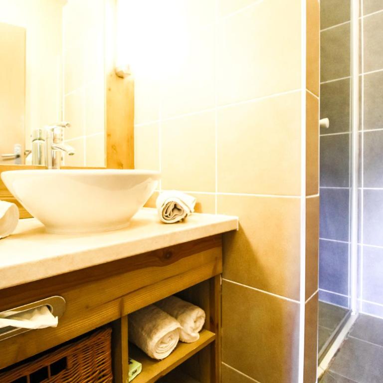 Bright spacious two bed South facing family apartment - Appartement avec Vue sur la Montagne - 48