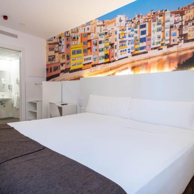 Hotel BESTPRICE Girona - Habitación Doble Deluxe - 1 o 2 camas - 2