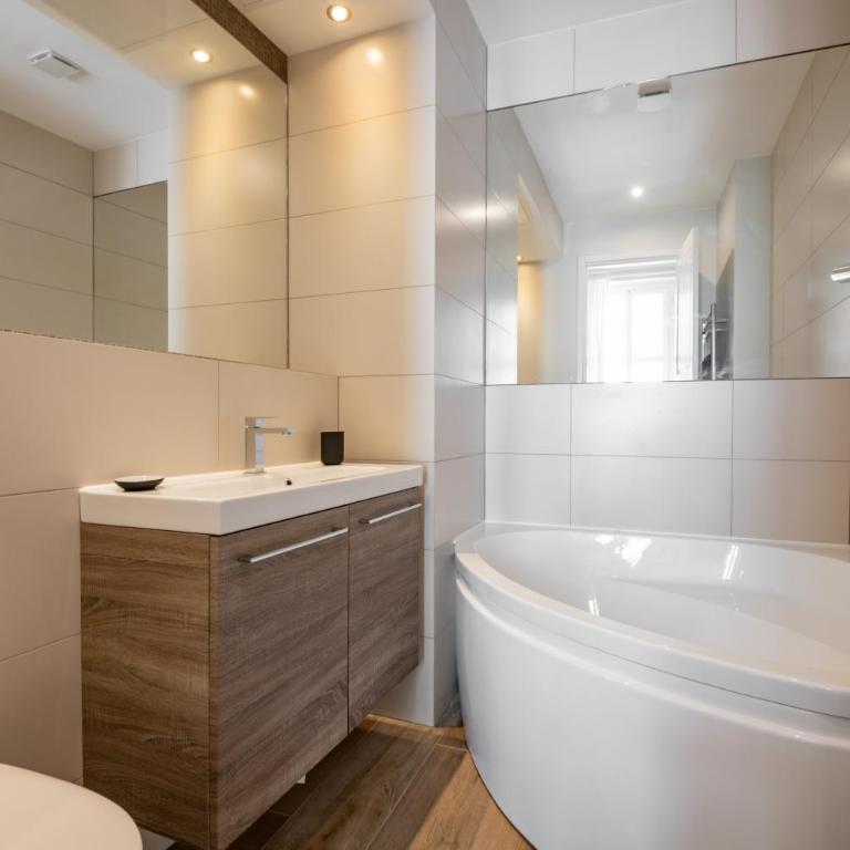 "Le Sailboat" by EnjoyNice, great 3-room with airco in the center of Nice - Appartement 2 Chambres - 8