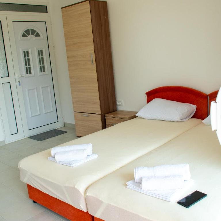 Bay Leaf Apartments - Studio Apartment - 2