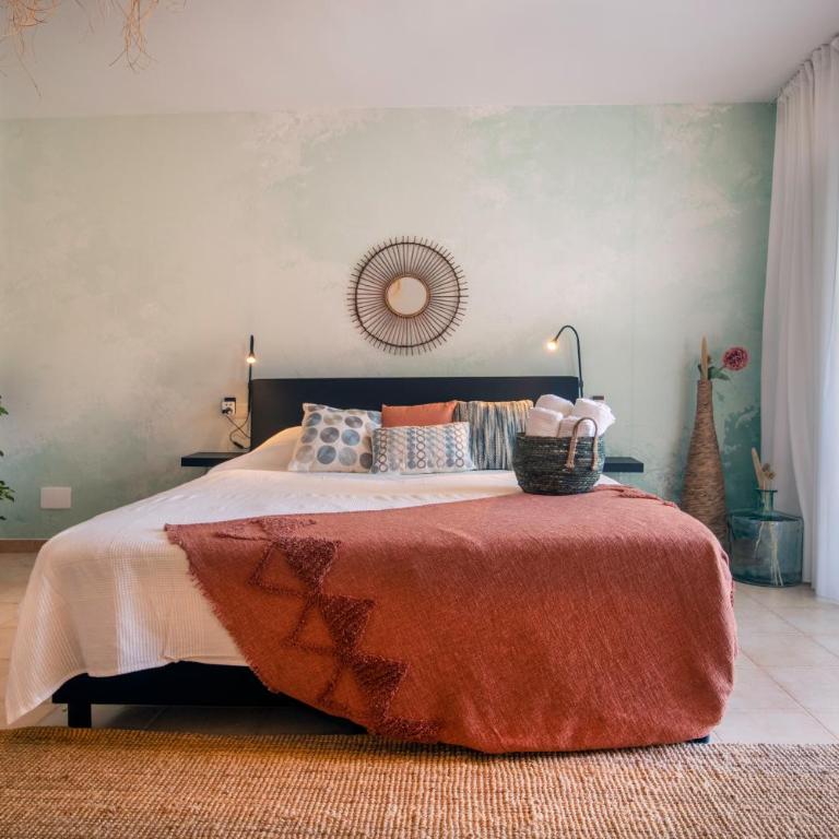 Malaga Hills Boutique Wellness and Hikers Eco-Hotel Adults Only - Habitación con cama extragrande y balcón - 1
