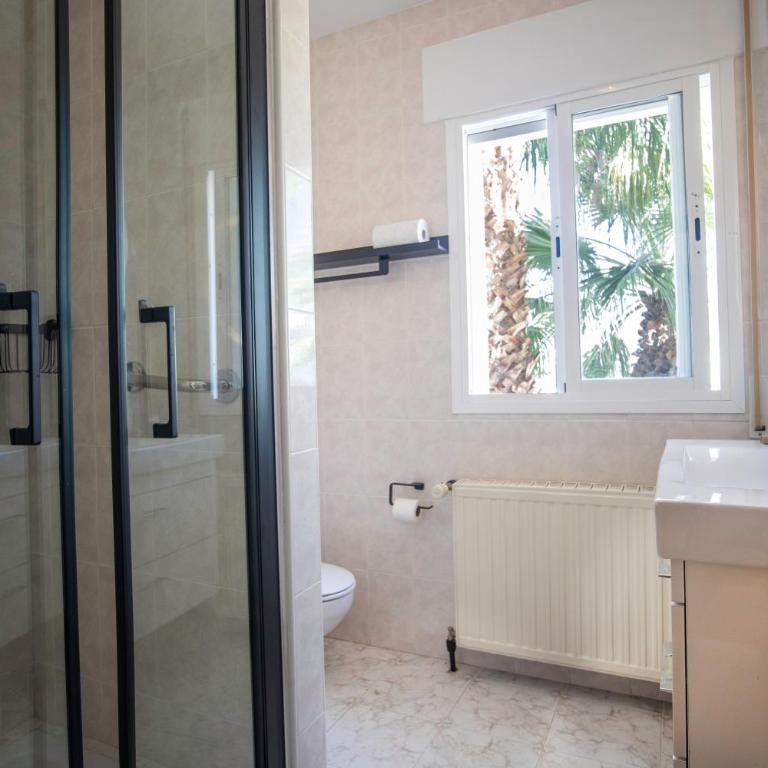 Malaga Hills Boutique Wellness and Hikers Eco-Hotel Adults Only - Habitación con cama extragrande y balcón - 5