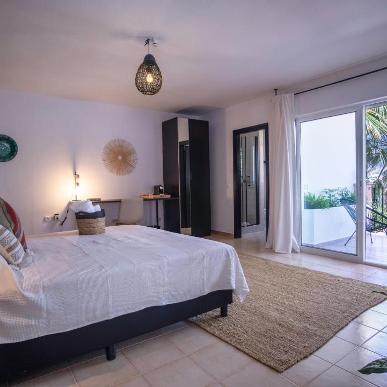 Malaga Hills Boutique Wellness and Hikers Eco-Hotel Adults Only - Habitación con cama extragrande y balcón - 1