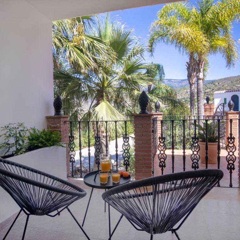 Malaga Hills Boutique Wellness and Hikers Eco-Hotel Adults Only - Habitación con cama extragrande y balcón - 7