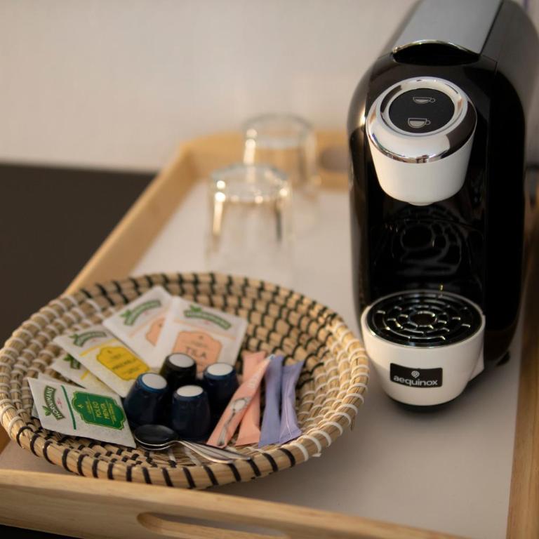 Malaga Hills Boutique Wellness and Hikers Eco-Hotel Adults Only - Habitación con cama extragrande y balcón - 8
