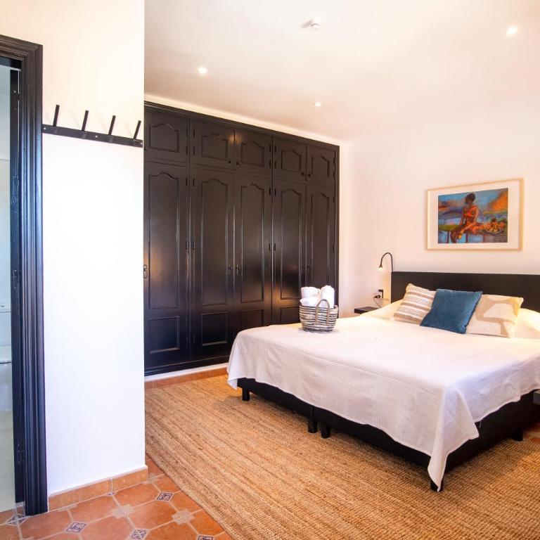 Malaga Hills Boutique Wellness and Hikers Eco-Hotel Adults Only - Habitación con cama extragrande y balcón - 7