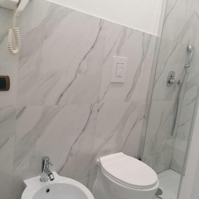 Residence Appartamenti Santa Teresa a Chiaia - Camera Matrimoniale con Bagno Privato - 8