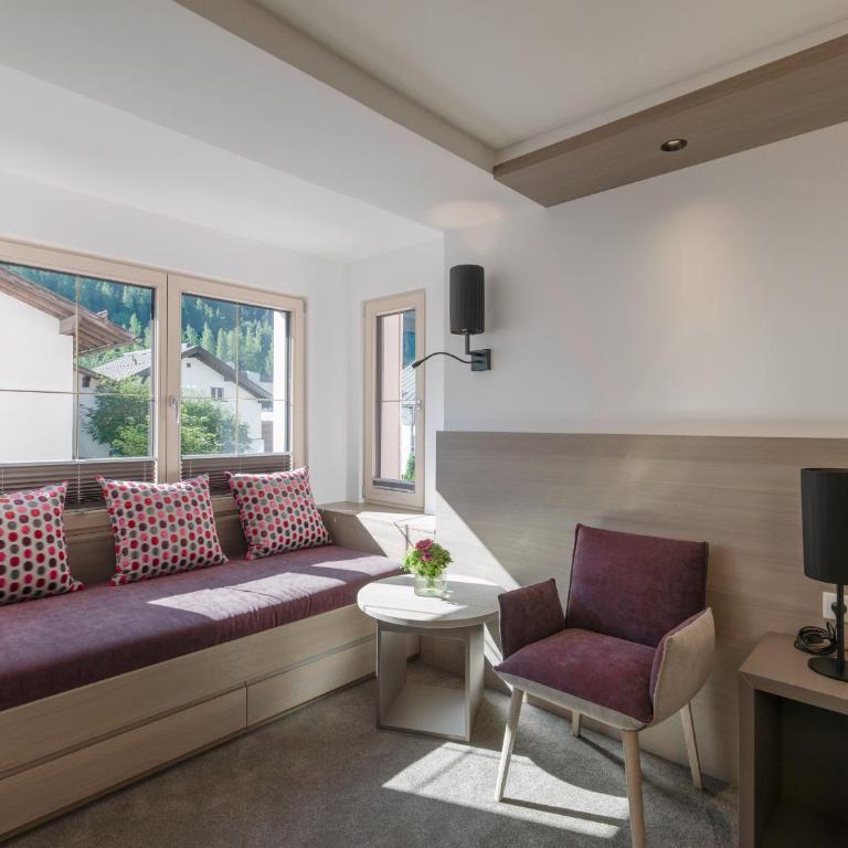 Quality Hosts Arlberg - Hotel Goldenes Kreuz B&B - Sommerkarte Premium inklusive - Comfort Dreibettzimmer - 4