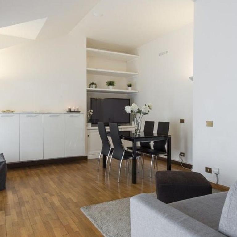 Milan Royal Suites - Centro Cadorna - Apartment with Balcony - 2
