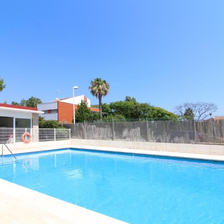 Global Vacacional, Apartamento con terraza y piscina a un paso de la playa - Apartment - 48