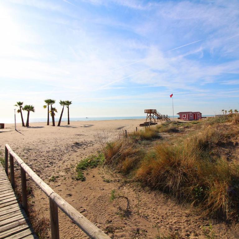 Global Vacacional, Apartamento con terraza y piscina a un paso de la playa - Apartment - 61