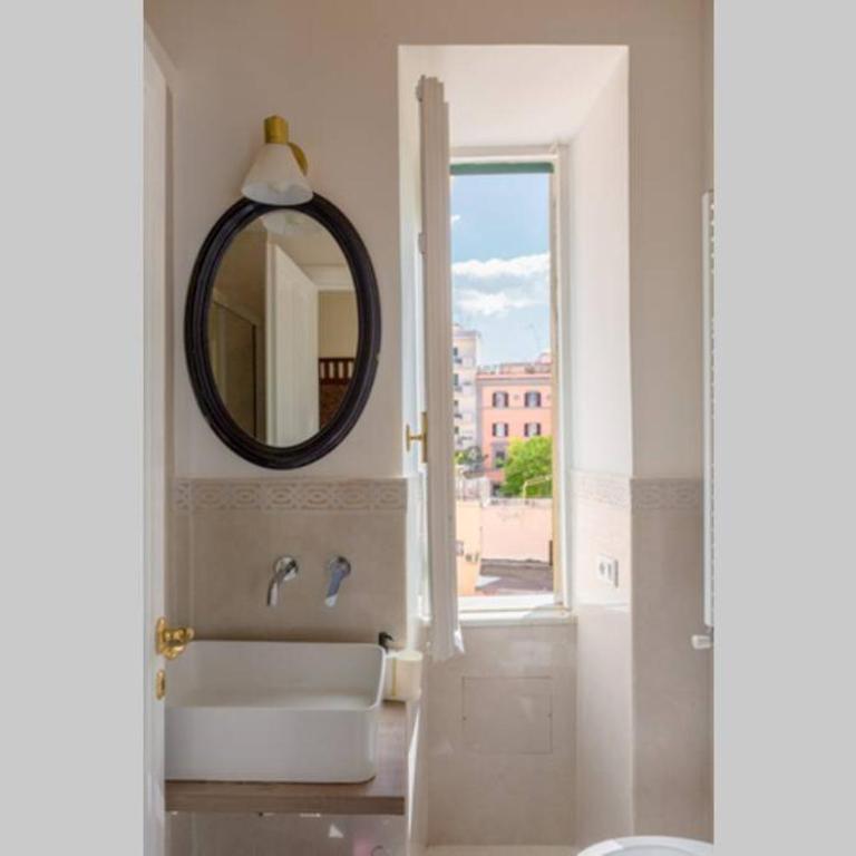 RomAntica Suite with balcony near San Giovanni - Appartamento con 1 Camera da Letto - 21