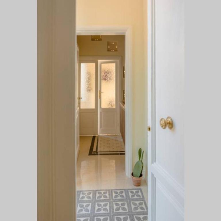 RomAntica Suite with balcony near San Giovanni - Appartamento con 1 Camera da Letto - 44