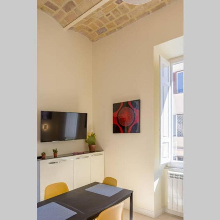 RomAntica Suite with balcony near San Giovanni - Appartamento con 1 Camera da Letto - 56