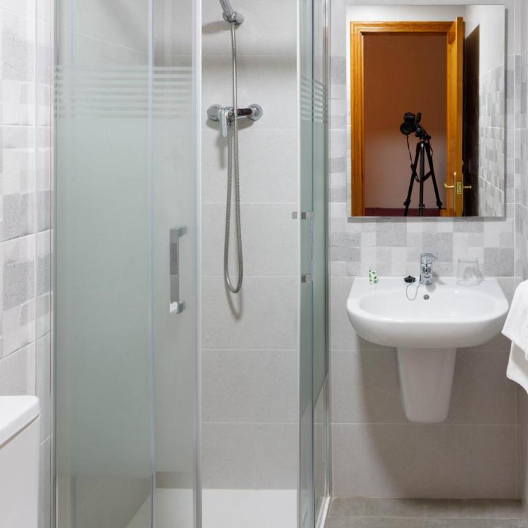 Hotel Herasu - Habitación Individual Económica - 1
