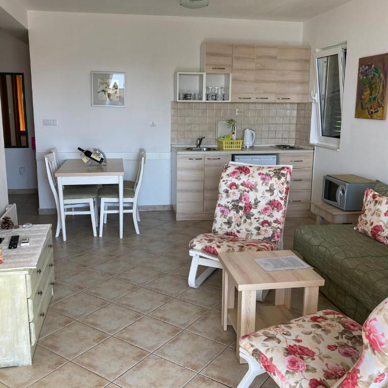 Apartments Milicevic - Comfort One-Bedroom Apartment with Sea View - 10