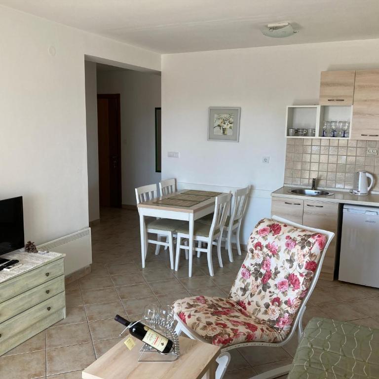 Apartments Milicevic - Comfort One-Bedroom Apartment with Sea View - 9