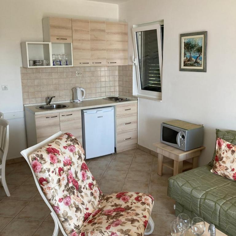 Apartments Milicevic - Comfort One-Bedroom Apartment with Sea View - 8