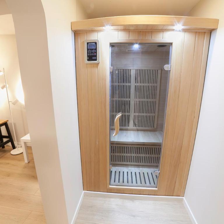 PRESTIGELOC - 3 Studios au Choix - 2 avec Sauna privé gratuit, 1 avec 3 Couchages, Centre-ville - Appartamento con Sauna - 10