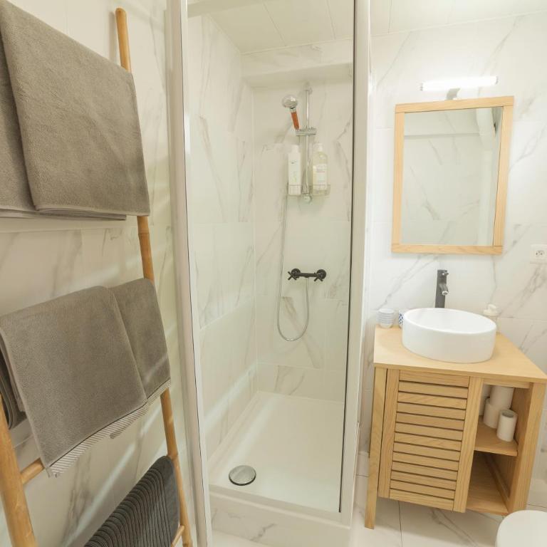 PRESTIGELOC - 3 Studios au Choix - 2 avec Sauna privé gratuit, 1 avec 3 Couchages, Centre-ville - Camera Stile Giapponese - 5