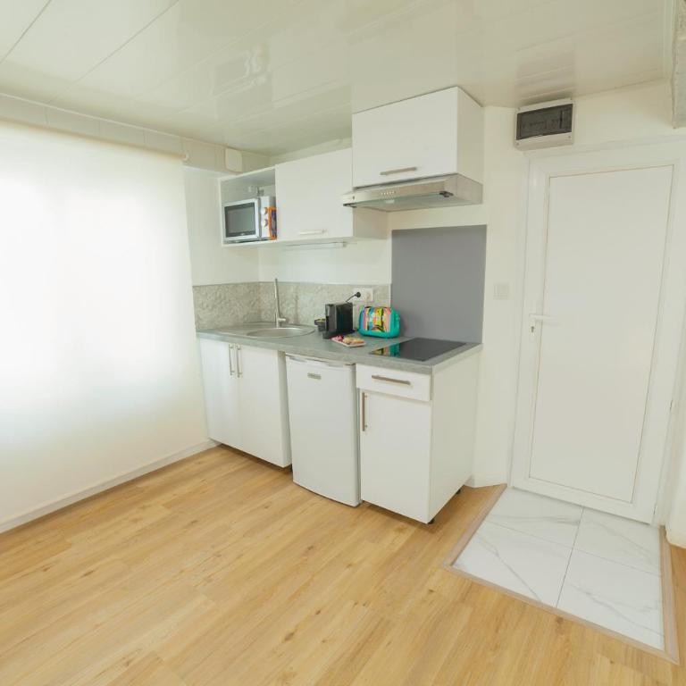 PRESTIGELOC - 3 Studios au Choix - 2 avec Sauna privé gratuit, 1 avec 3 Couchages, Centre-ville - Camera Stile Giapponese - 8