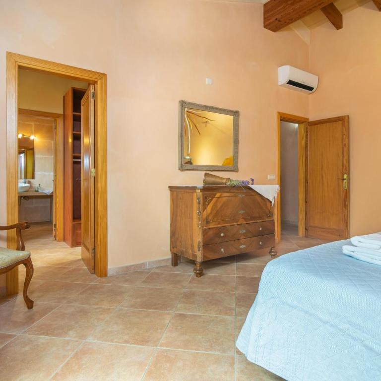Can Ribas - Four-Bedroom Villa - 16