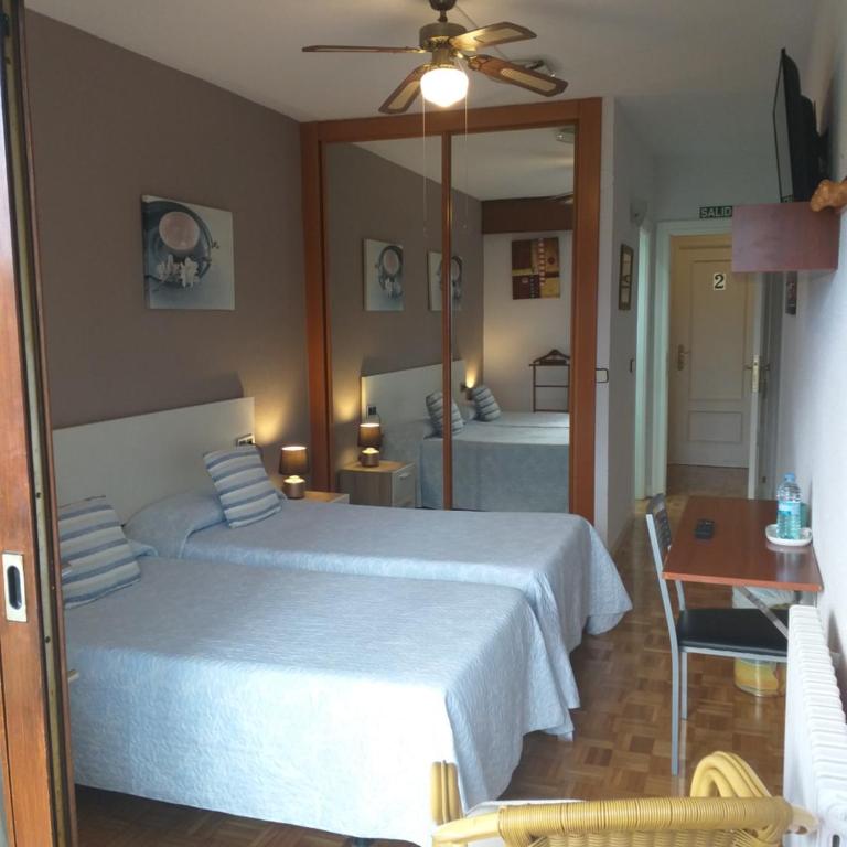 Hostal Meson Del Barro - Alojamientos Pamplona - Habitación Doble - 2 camas - 7