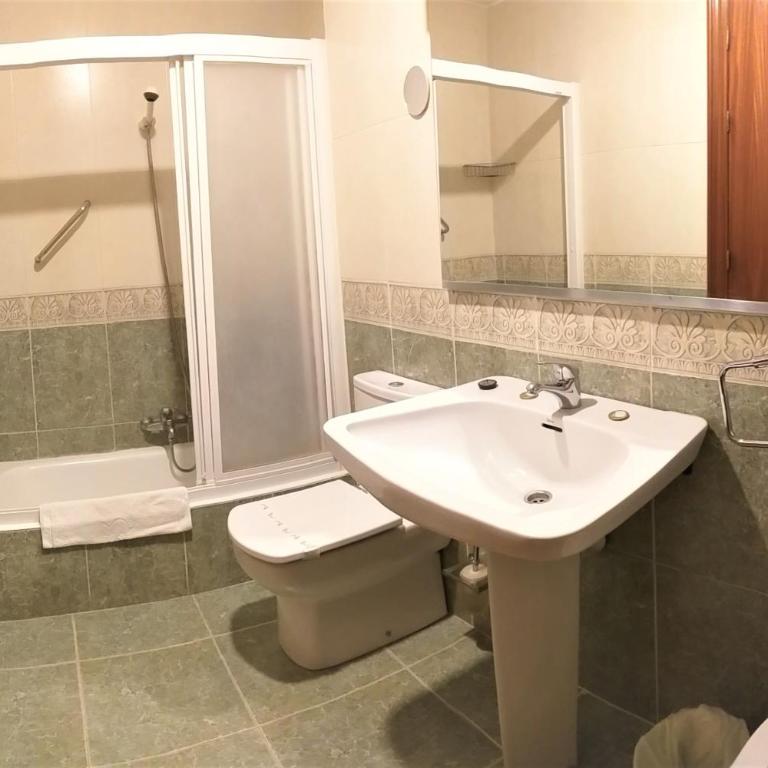 Hostal Meson Del Barro - Alojamientos Pamplona - Habitación Triple - 9