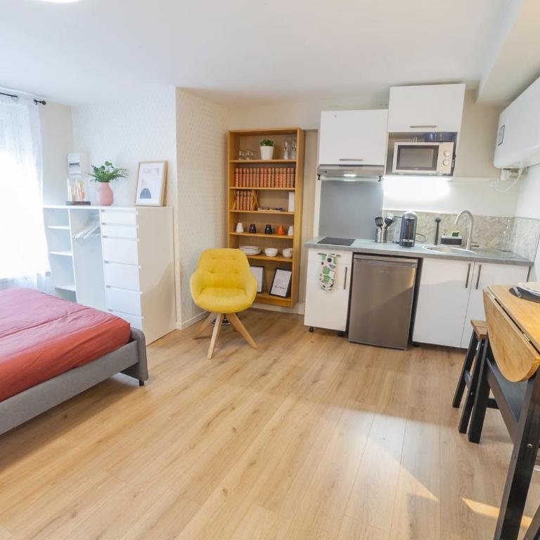 PRESTIGELOC - 3 Studios au Choix - 2 avec Sauna privé gratuit, 1 avec 3 Couchages, Centre-ville - Appartamento con Sauna - 3