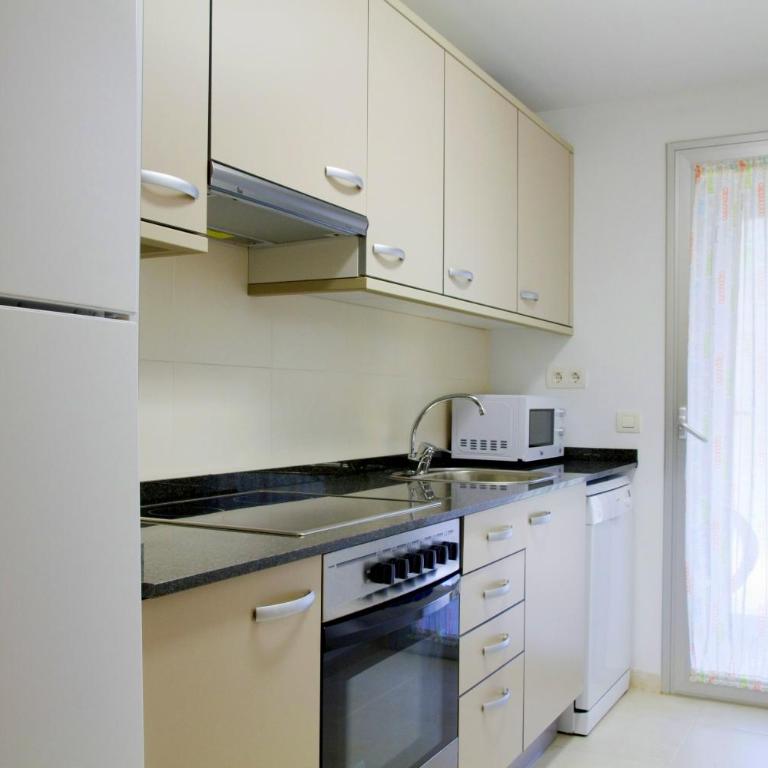 Rentalmar Paradise Families Only con parking - Apartamento de 2 dormitorios (4 adultos) - 2