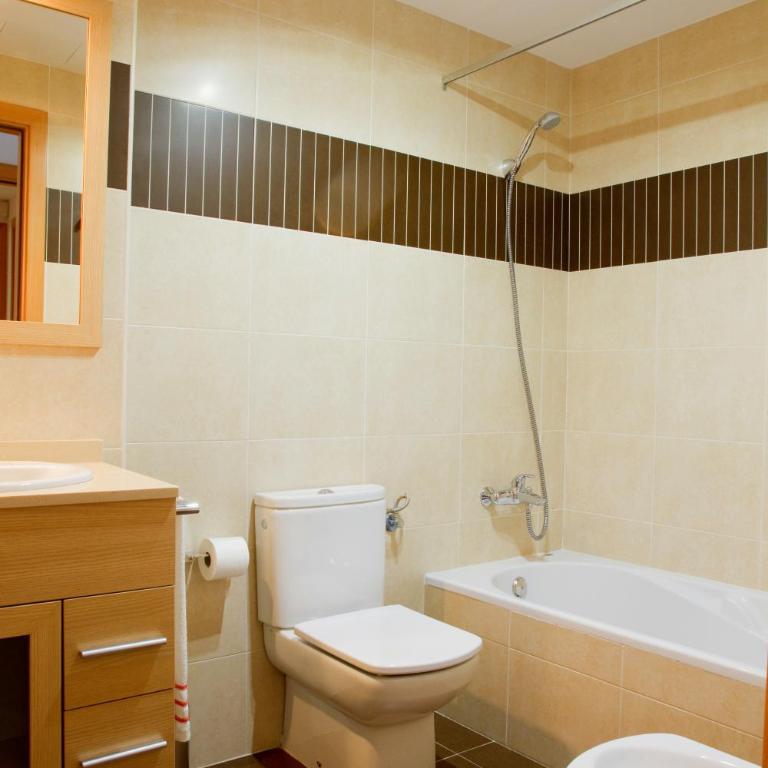 Rentalmar Paradise Families Only con parking - Apartamento de 2 dormitorios (4 adultos) - 3