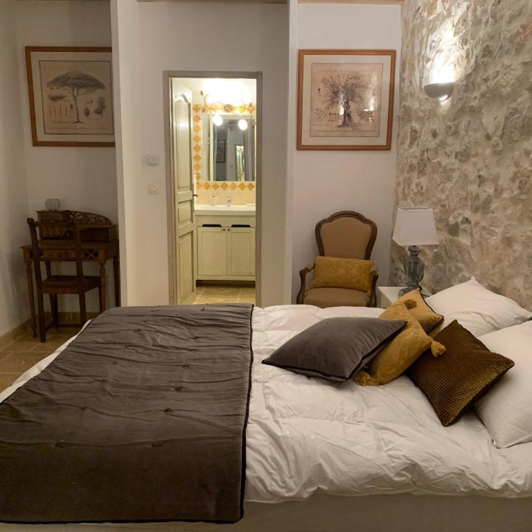 le mas des roses 1884 - Chambre Double avec Terrasse - 4