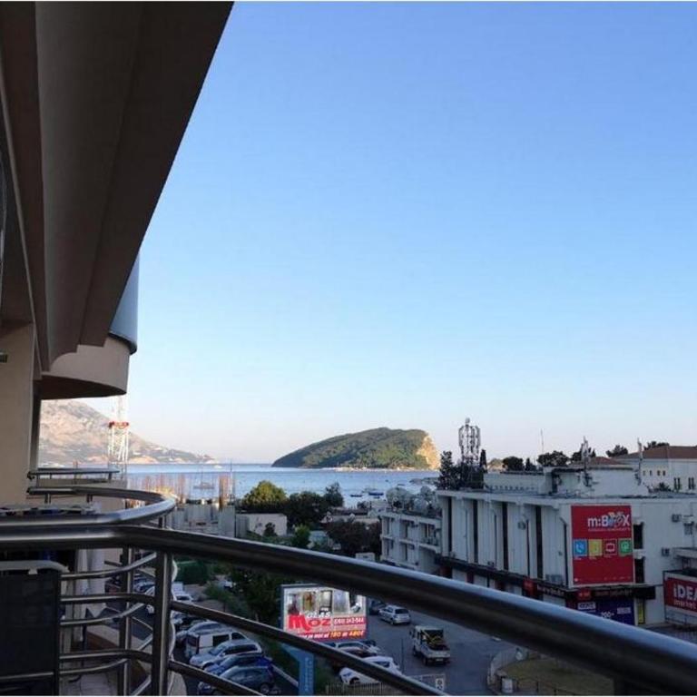 City M - Apartment with Sea View - 9
