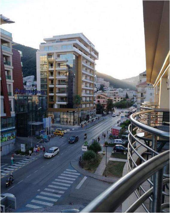 City M - Apartment with Sea View - 11