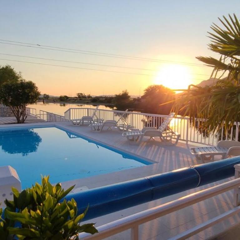 WATERFRONT VILLA SUNSET DREAM WITH POOL - Superior Vila - 1