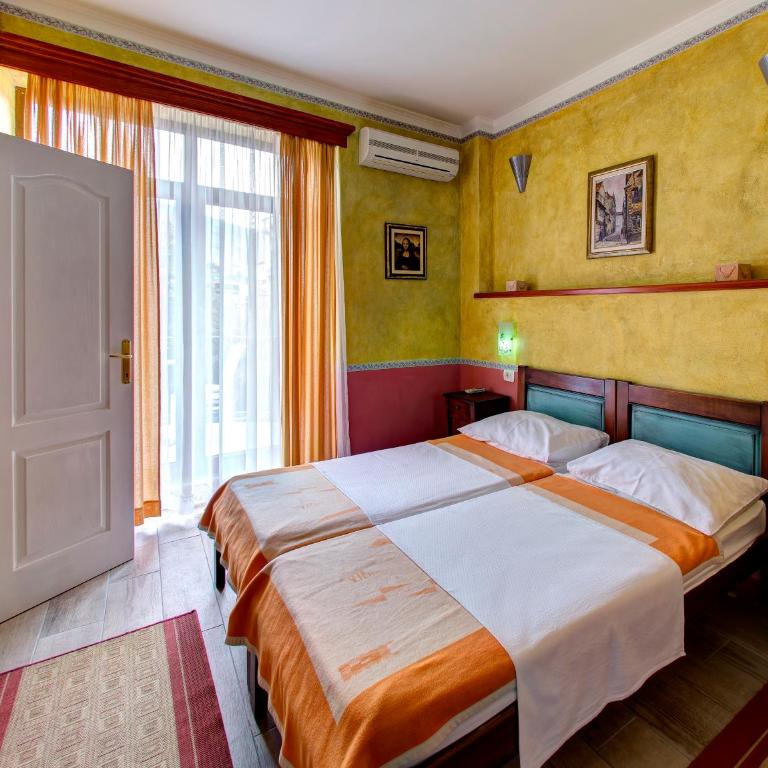 Villa Botticelli - Double Room with Balcony - 1