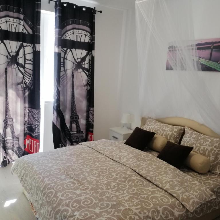 Lara Lux - One-Bedroom Apartment - 17